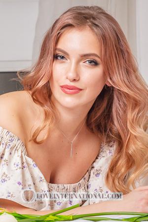 185505 - Anastasiya Age: 21 - Ukraine