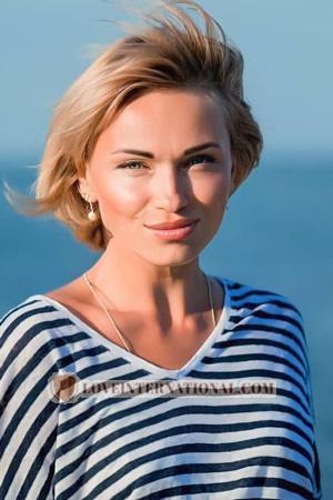 214252 - Anastasiia Age: 38 - Ukraine